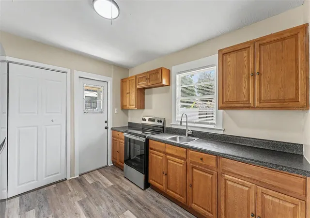 Photo 3 of Single family home for sale at 14 W Johnson Ave, Lake Wales, FL 33853 | MLS# L4963198 | Listing updated on 2026-10-08