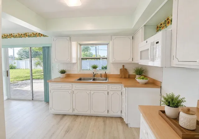 5th image of 5420 Palm Crest Ct N, Pinellas Park, FL 33782 | MLS# TB8525037