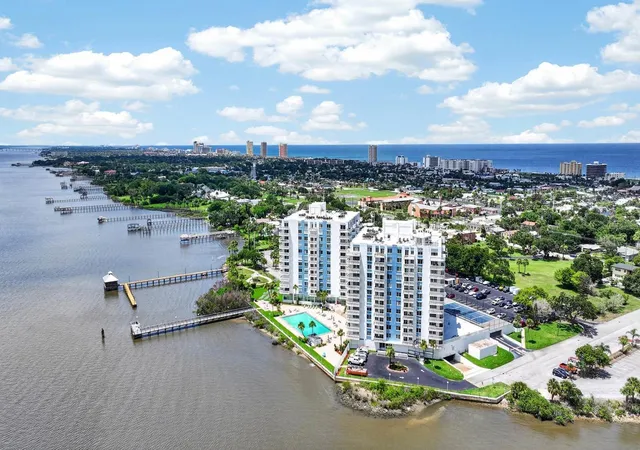Homes for sale in Daytona Beach, FL | 925 N Halifax Avenue, Daytona Beach, FL 32118 | Houzeo