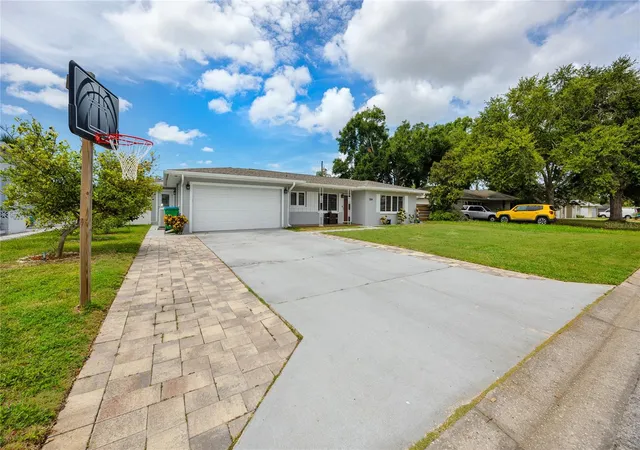 3rd image of 1833 Hunt Ln, Clearwater, FL 33764 | MLS# TB8525040