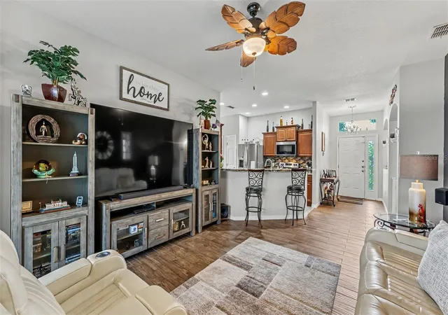 4th image of 1053 Krenson Woods Rd, Lakeland, FL 33813 | MLS# L4963202