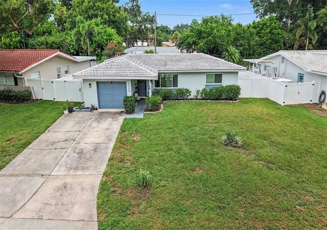 3rd image of 2334 Tudor Ln, Clearwater, FL 33763 | MLS# TB8525047