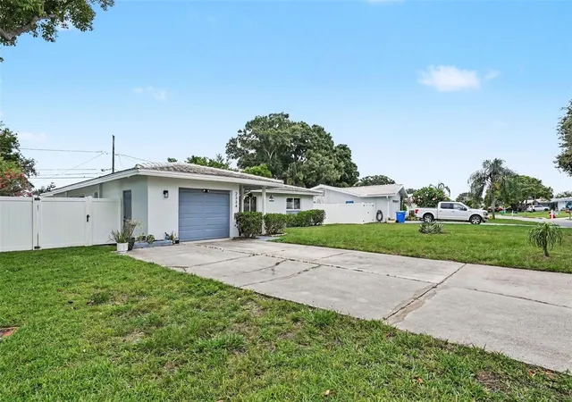 4th image of 2334 Tudor Ln, Clearwater, FL 33763 | MLS# TB8525047