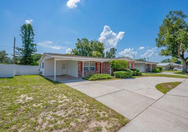 Photo 3 of Single family home for sale at 1105 N Parsons Ave, Brandon, FL 33510 | MLS# TB8525050 | Listing updated on 2026-10-14