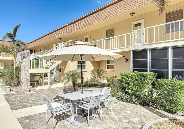 2nd image of 210 Park Blvd N, Venice, FL 34285