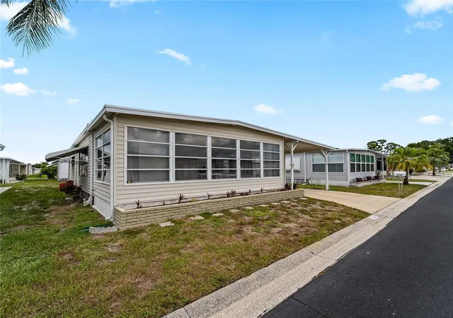 Photo 2 of Manufactured home for sale at 3226 Sweet Bay Ter, Sarasota, FL 34237 | MLS# A4698716 | Listing updated on 2026-08-25
