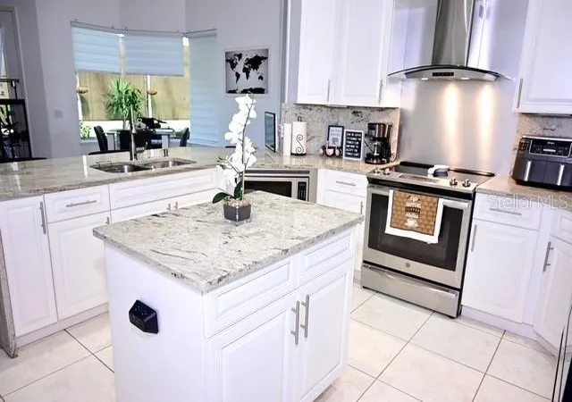 Photo 3 of Single family home for sale at 2270 Tournament Ct, Kissimmee, FL 34746 | MLS# S5152857 | Listing updated on 2026-09-15
