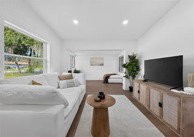 Photo 4 of Single family home for sale at 3911 Lake Margaret Dr, Orlando, FL 32812 | MLS# S5152858 | Listing updated on 2026-09-17