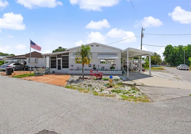 2nd image of 6523 Kansas St, Bradenton, FL 34207 | MLS# TB8525078