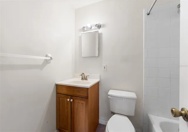 14th image of 501 Nw 15th Ave #11, Gainesville, FL 32601 | MLS# GC541625