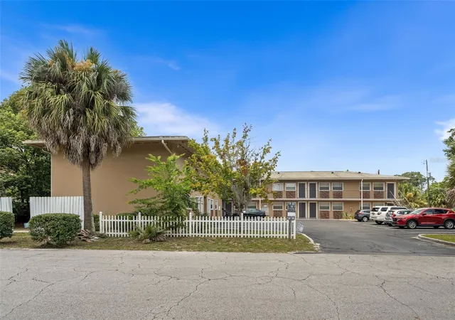 Homes for sale in Gainesville, FL | 501 Nw 15th Ave #11, Gainesville, FL 32601 | MLS# GC541625