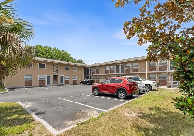 Homes for sale in Gainesville, FL | 501 Nw 15Th Ave #11, Gainesville, FL 32601 | MLS# GC541625