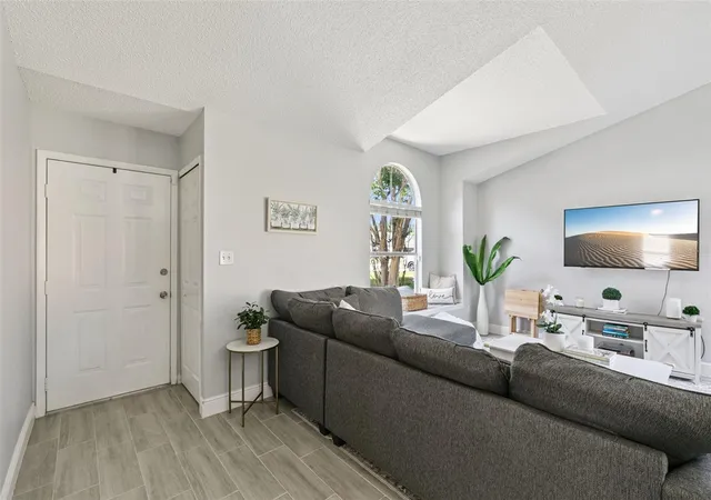 Photo 4 of Single family home for sale at 7503 Pacific Hts Cir, Orlando, FL 32835 | MLS# O6421565 | Listing updated on 2026-08-23