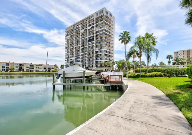 Photo 3 of Condo for sale at 7600 Sun Is Dr S #804, South Pasadena, FL 33707 | MLS# TB8525129 | Listing updated on 2026-08-14