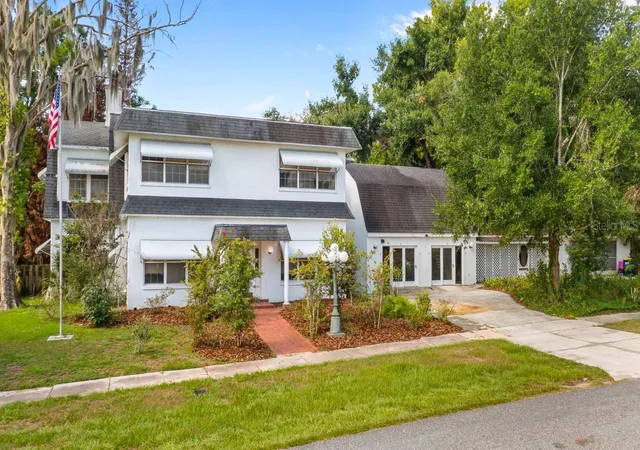 1st image of 127 E Laurel Ave, Howey In The Hills, FL 34737 | MLS# G5114546
