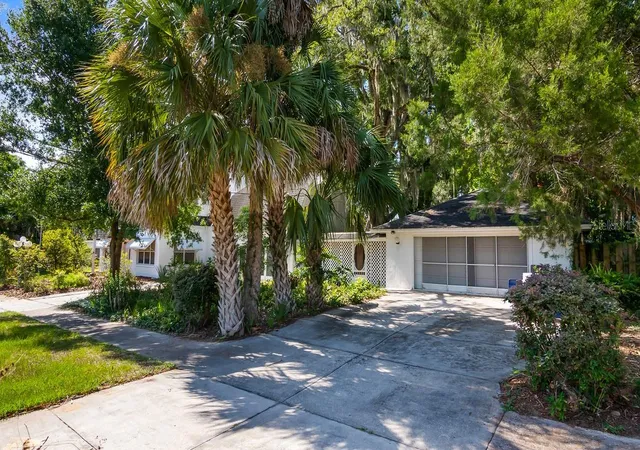 5th image of 127 E Laurel Ave, Howey In The Hills, FL 34737 | MLS# G5114546