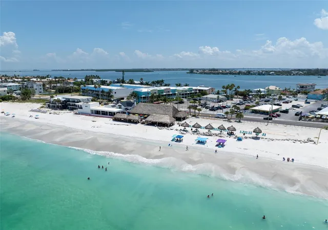 4th image of 611 Gulf Dr N, Bradenton Beach, FL 34217