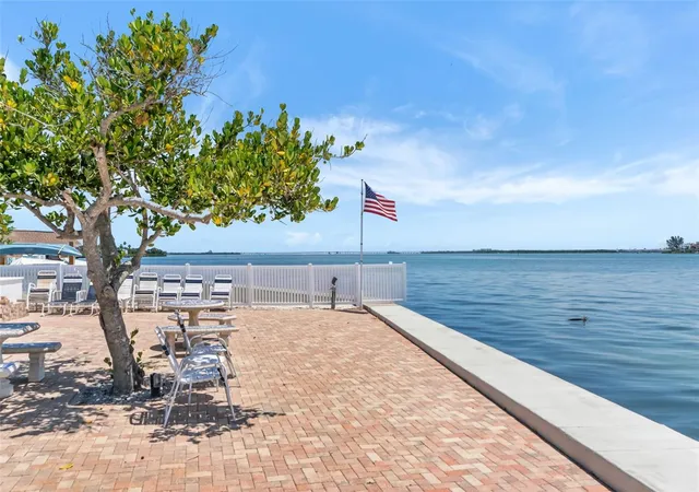 5th image of 611 Gulf Dr N, Bradenton Beach, FL 34217