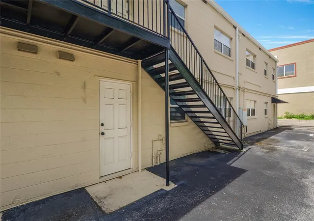 Photo 15 of Condo for sale at 225 E New Hampshire St #7, ORLANDO, FL 32804 | MLS# O6421586 | Listing updated on 2026-10-07