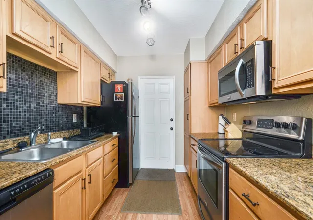 Photo 3 of Condo for sale at 225 E New Hampshire St #7, Orlando, FL 32804 | MLS# O6421586 | Listing updated on 2026-10-07