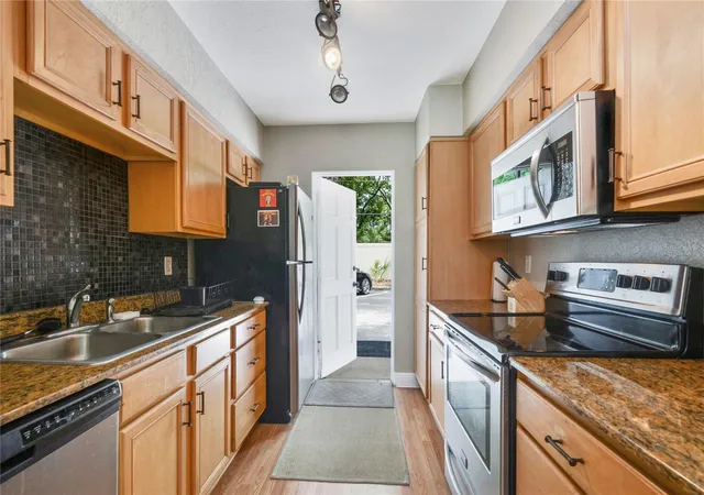 Photo 4 of Condo for sale at 225 E New Hampshire St #7, Orlando, FL 32804 | MLS# O6421586 | Listing updated on 2026-10-07