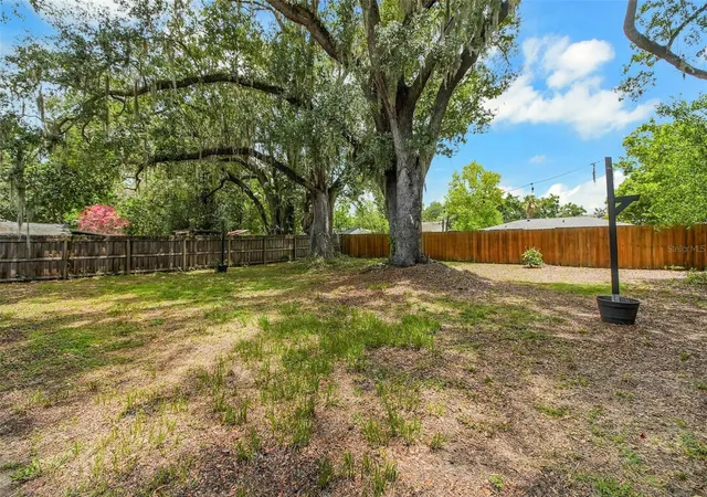Photo 4 of Single family home for sale at 301 S Hampton Ave, Orlando, FL 32803 | MLS# O6421594 | Listing updated on 2026-08-26