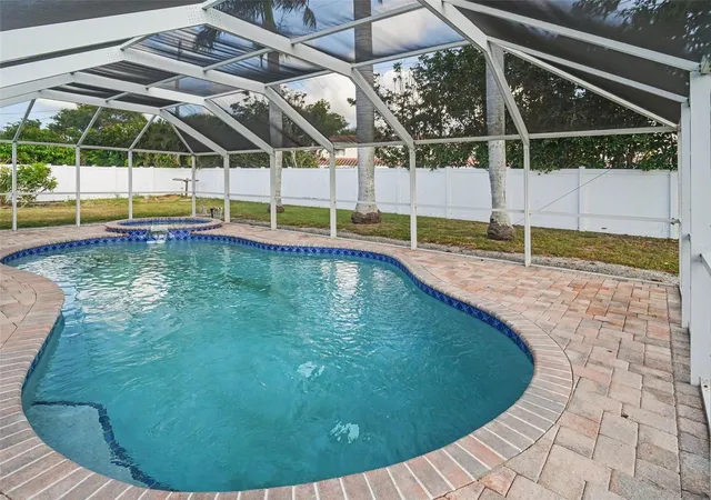 Photo 2 of Single family home for sale at 3103 Bayshore Gdns Pkwy, Bradenton, FL 34207 | MLS# TB8525184 | Listing updated on 2026-10-08