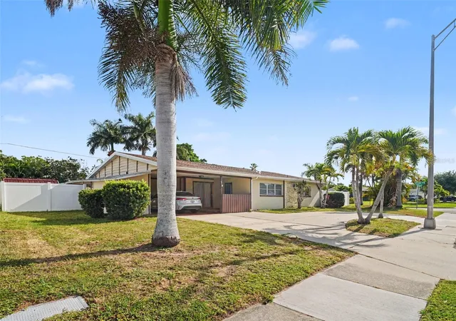 Photo 4 of Single family home for sale at 3103 Bayshore Gdns Pkwy, Bradenton, FL 34207 | MLS# TB8525184 | Listing updated on 2026-10-08