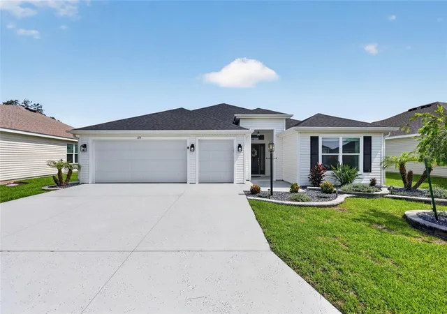 Photo 3 of Single family home for sale at 879 Morley Ave, The Villages, FL 34762 | MLS# G5114555 | Listing updated on 2026-09-11