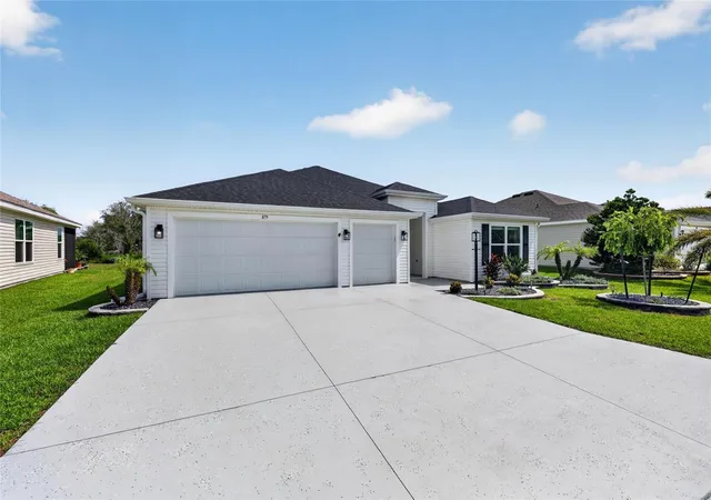 Photo 3 of Single family home for sale at 879 Morley Ave, The Villages, FL 34762 | MLS# G5114555 | Listing updated on 2026-09-11