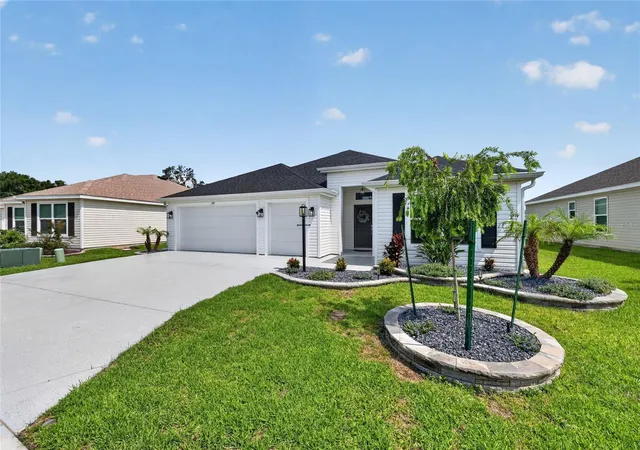 Photo 4 of Single family home for sale at 879 Morley Ave, The Villages, FL 34762 | MLS# G5114555 | Listing updated on 2026-09-11
