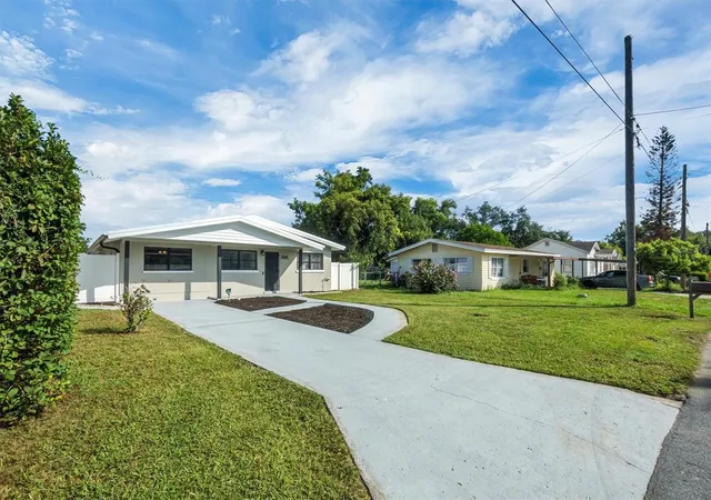 3rd image of 1365 Sheridan St Sw, Winter Haven, FL 33880 | MLS# L4963213