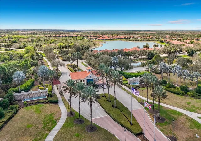 Listing Photo 2 - Condo for sale in building located at 10051 Crooked Creek Dr, VENICE, FL 34293 - Unit #102