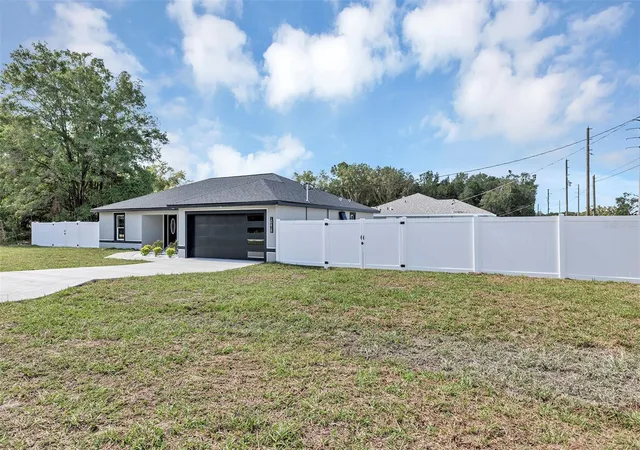 Homes for sale in Dunnellon, FL | 10415 Sw 14oth Ave, Dunnellon, FL 34432 | MLS# OM727778