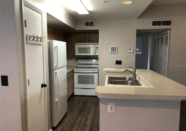 4th image of 498 N Pin Oak Pl, Longwood, FL 32779