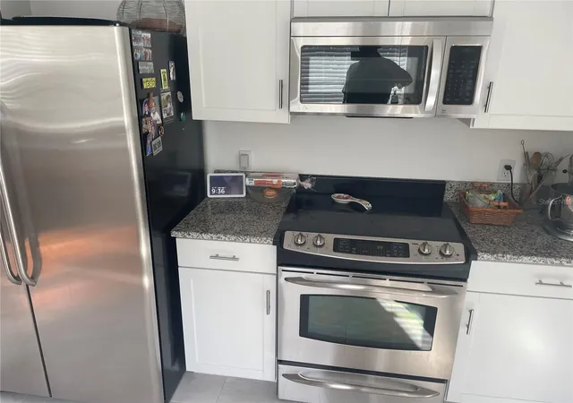 Photo 3 of House for sale at 305 Mary Ave, New Smyrna Beach, FL 32168 | MLS# NS1088634 | Listing updated on 2026-09-06