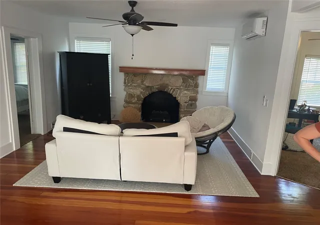 Photo 4 of House for sale at 305 Mary Ave, New Smyrna Beach, FL 32168 | MLS# NS1088634 | Listing updated on 2026-09-06
