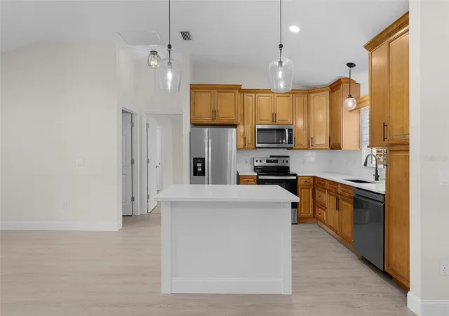 image of 1213 El Esparza Ln, Lady Lake, FL 32159 | MLS# R4911555