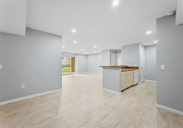 4th image of 9481 Highland Oak Dr #1502, Tampa, FL 33647 | MLS# TB8525257