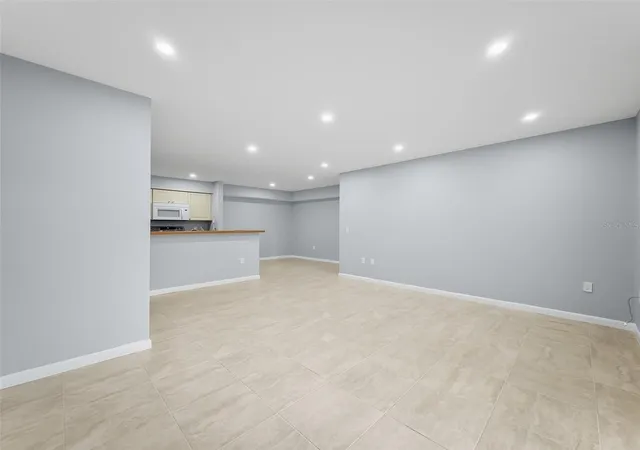 5th image of 9481 Highland Oak Dr #1502, Tampa, FL 33647 | MLS# TB8525257