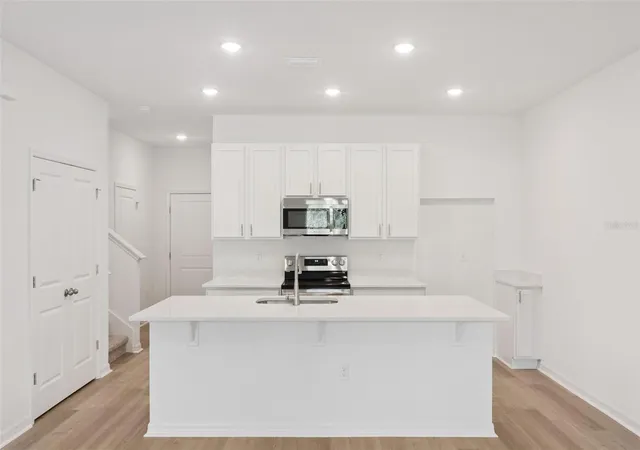 3rd image of 2298 Red Pine Ct, Eustis, FL 32726 | MLS# W7887279