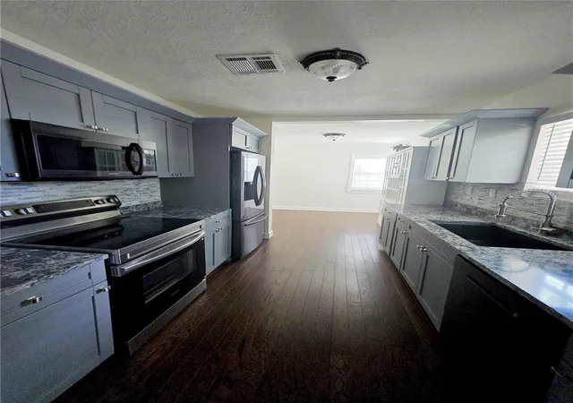 2nd image of 300 E Idlewild Ave, Tampa, FL 33604 | MLS# TB8525275