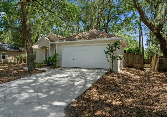 Homes for sale in Gainesville, FL | 2077 Sw 42nd Ln, Gainesville, FL 32608 | MLS# GC541642