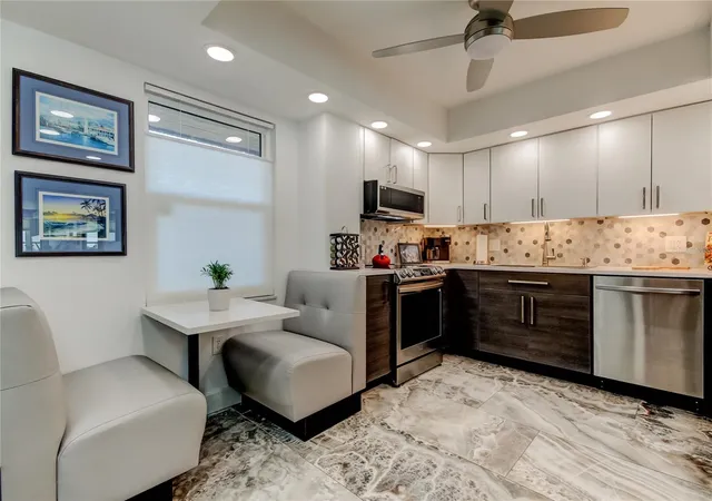 4th image of 5200 Brittany Dr S #204, Saint Petersburg, FL 33715 | MLS# TB8525282