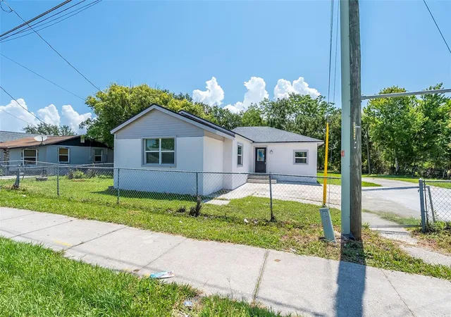 Photo 3 of Single family home for sale at 689 Bethune Ave, Winter Garden, FL 34787 | MLS# O6421715 | Listing updated on 2026-10-20