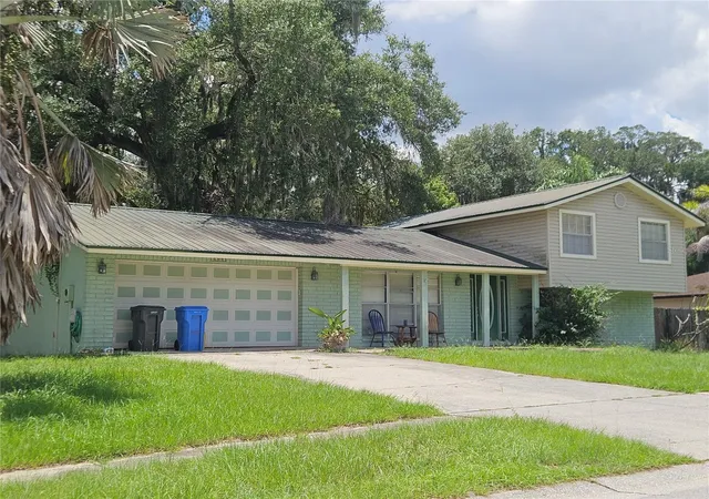 2nd image of 1203 Lake Valrico Ln, Valrico, FL 33594 | MLS# TB8525293
