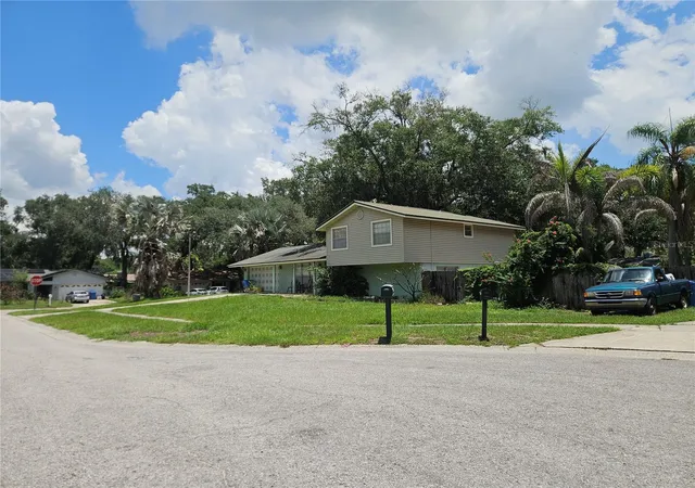 5th image of 1203 Lake Valrico Ln, Valrico, FL 33594 | MLS# TB8525293