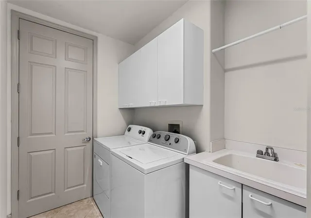 Listing Photo 2 - Condo for sale in building located at 8761 The Esplanade, Orlando, FL 32836 - Unit #22