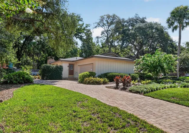 Homes for sale in Windermere, FL | 2053 Woody Dr, Windermere, FL 34786 | MLS# O6421738
