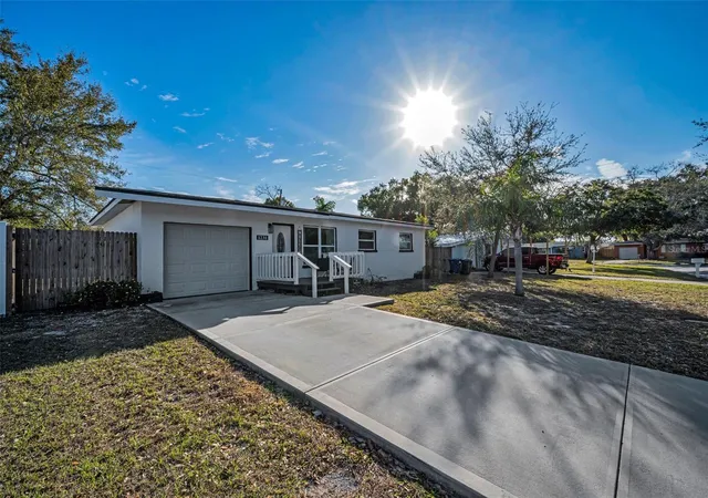 Homes for sale in Dunedin, FL | 1231 Little John Ln, Dunedin, FL 34698 | MLS# TB8525323